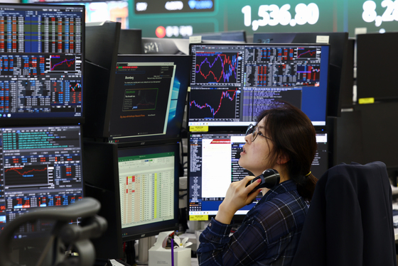 외환시장 7월부터 24시간 개장…8월엔 '1~2주 단기 육아휴직' 신설(종합)