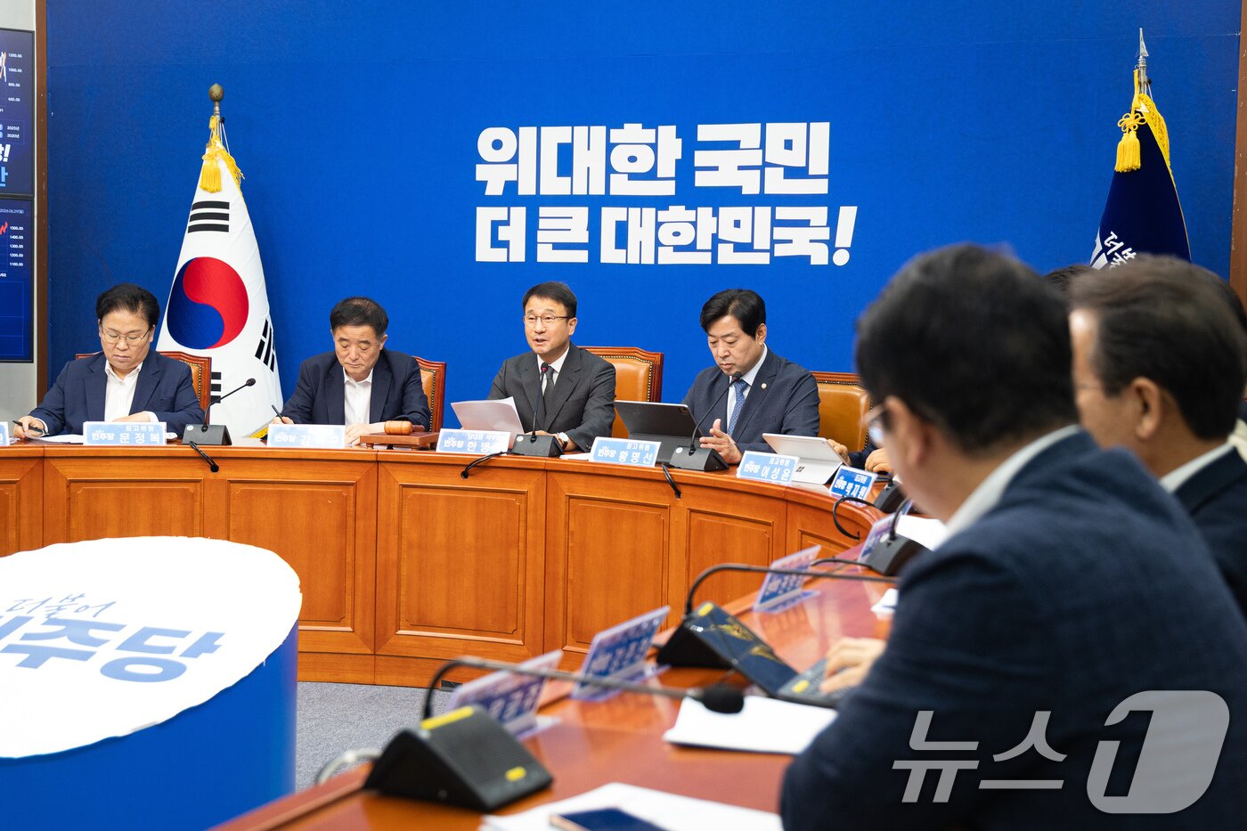 본문 이미지 - 한병도 더불어민주당 당대표 직무대행 겸 원내대표가 29일 서울 여의도 국회에서 열린 최고위원회의에서 모두 발언을 하고 있다. 2026.6.29 ⓒ 뉴스1 유승관 기자