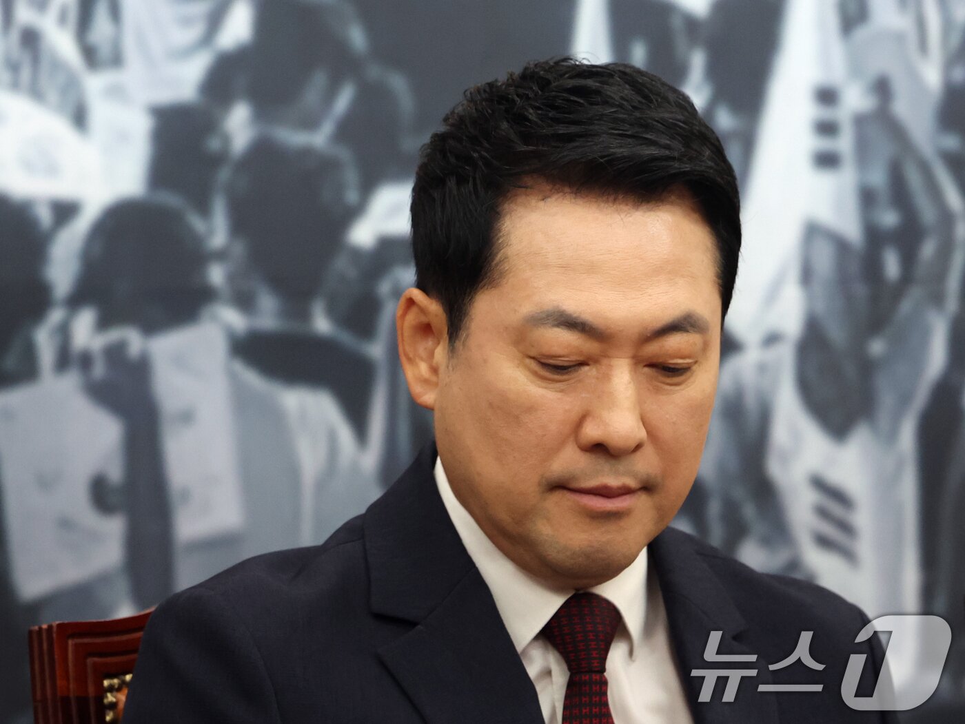 본문 이미지 - 장동혁 국민의힘 대표가 29일 오전 서울 여의도 국회에서 열린 최고위원회의에서 생각에 잠겨 있다. 2026.6.29 ⓒ 뉴스1 황기선 기자