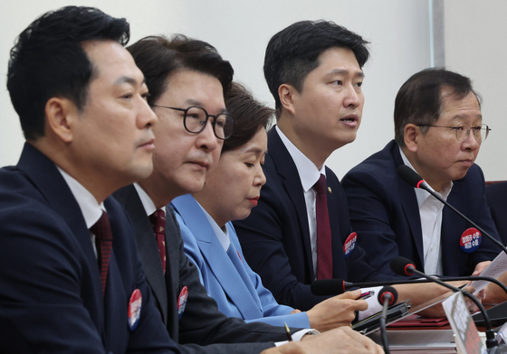 장동혁 대표 사퇴 요구 발언하는 우재준 청년 최고위원