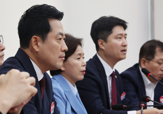 국힘 최고위 또 공개설전…"장동혁, 내려와야" "본인이나 사퇴를"(종합)
