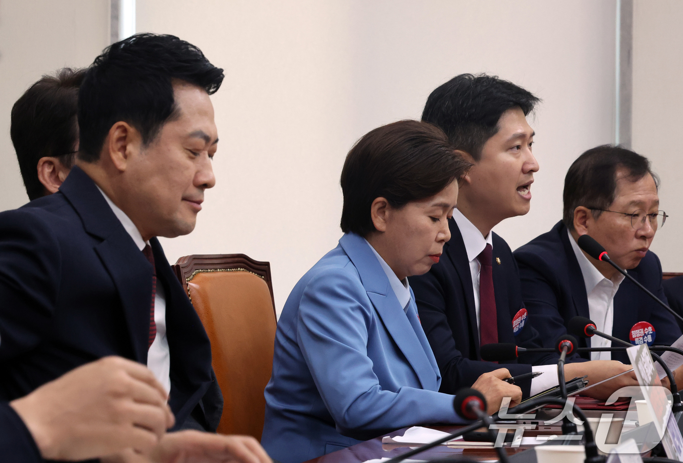 (서울=뉴스1) 황기선 기자 = 우재준 국민의힘 청년 최고위원이 29일 오전 서울 여의도 국회에서 열린 최고위원회의에서 모두발언을 하고 있다.이날 우 최고위원은 모두발언을 통해 장 …