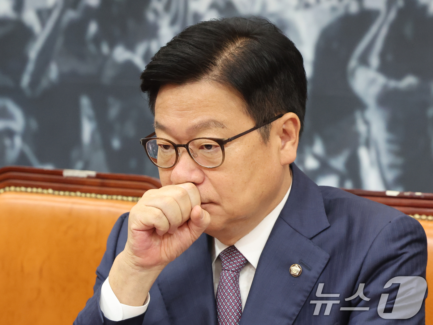 (서울=뉴스1) 황기선 기자 = 정점식 국민의힘 원내대표가 29일 오전 서울 여의도 국회에서 열린 최고위원회의에서 생각에 잠겨 있다.   2026.6.29/뉴스1