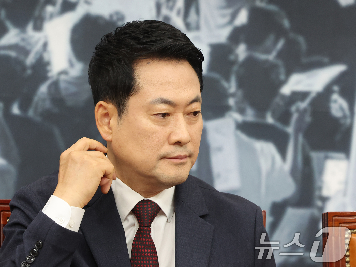 (서울=뉴스1) 황기선 기자 = 장동혁 국민의힘 대표가 29일 오전 서울 여의도 국회에서 열린 최고위원회의에서 생각에 잠겨 있다.  2026.6.29/뉴스1