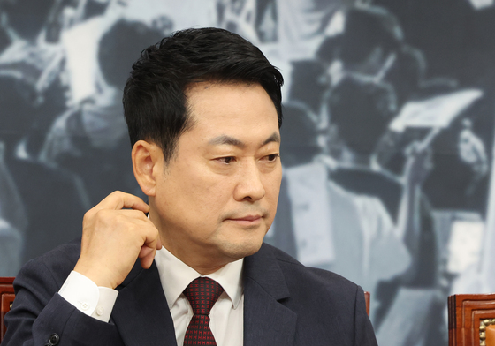 생각에 잠긴 장동혁 대표