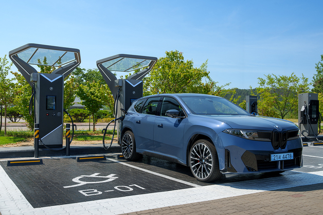 BMW 코리아, '400㎾ 초급속 충전기' 가동…전기차 인프라 선도
