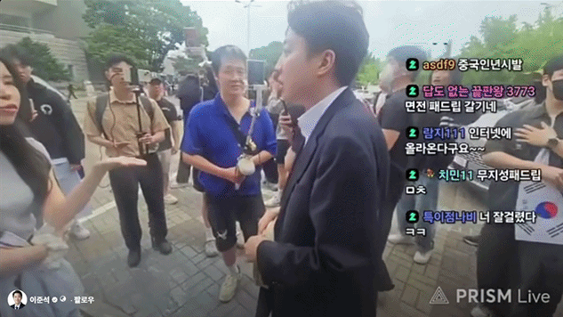 본문 이미지 - 이준석 개혁신당 대표가 지난 6일 '어머니가 중국인이냐'는 물음에 '아니다'고 반박하고 있는 영상. (이준석 페이스북 갈무리)  ⓒ 뉴스1
