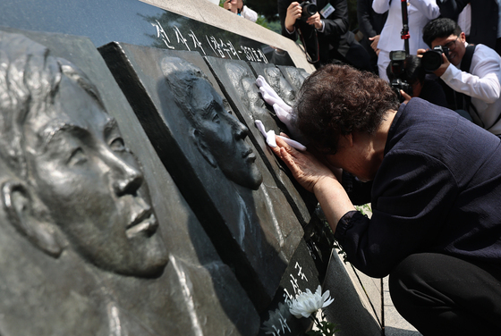 [뉴스1 PICK] 24년이 지나도 여전히 보고싶은 아들아…제2연평해전 승전 24주년 기념행사 거행