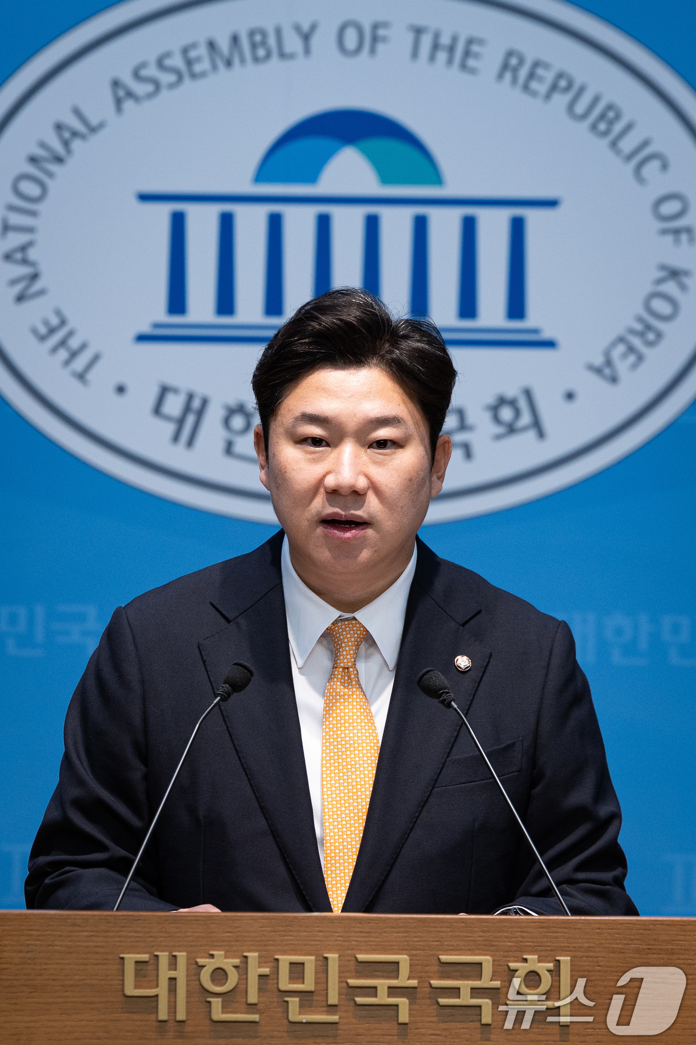 (서울=뉴스1) 유승관 기자 = 진종오 국민의힘 의원이 29일 서울 여의도 국회 소통관에서 축구협회 관련 기자회견을 하고 있다. 2026.6.29/뉴스1