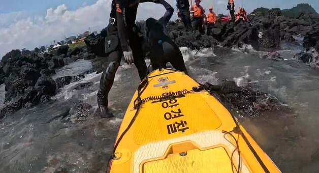 제주, 스노클링 하던 20대 관광객 4명 갯바위 고립됐다 구조(종합)