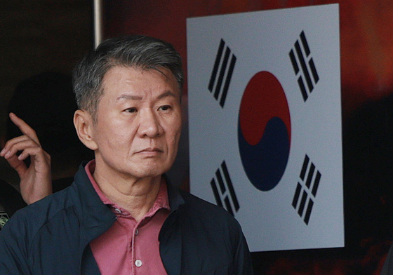 굳은 표정의 정몽규 회장