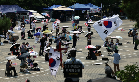 폭염에 비교적 한산해진 잠실 봉쇄시위