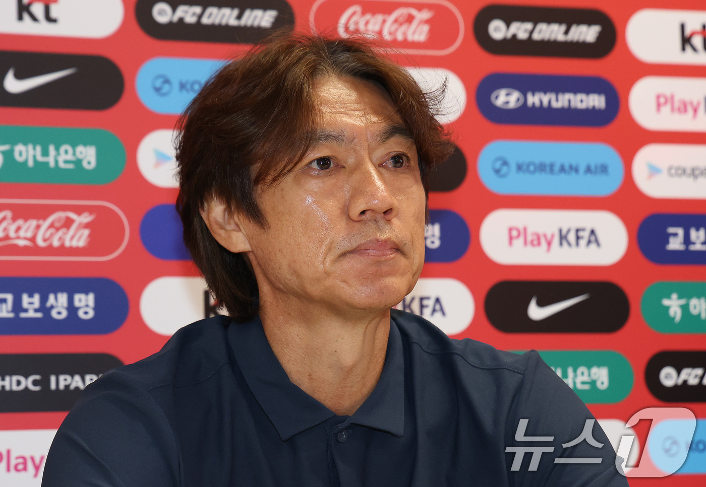 (과달라하라(멕시코)=뉴스1) 박지혜 기자 = 한국 축구 국가대표팀 홍명보 감독이 28일(현지시간) 멕시코 과달라하라 인근 사포판 치바스 바예 베르데 훈련장에 마련된 베이스캠프에서 …