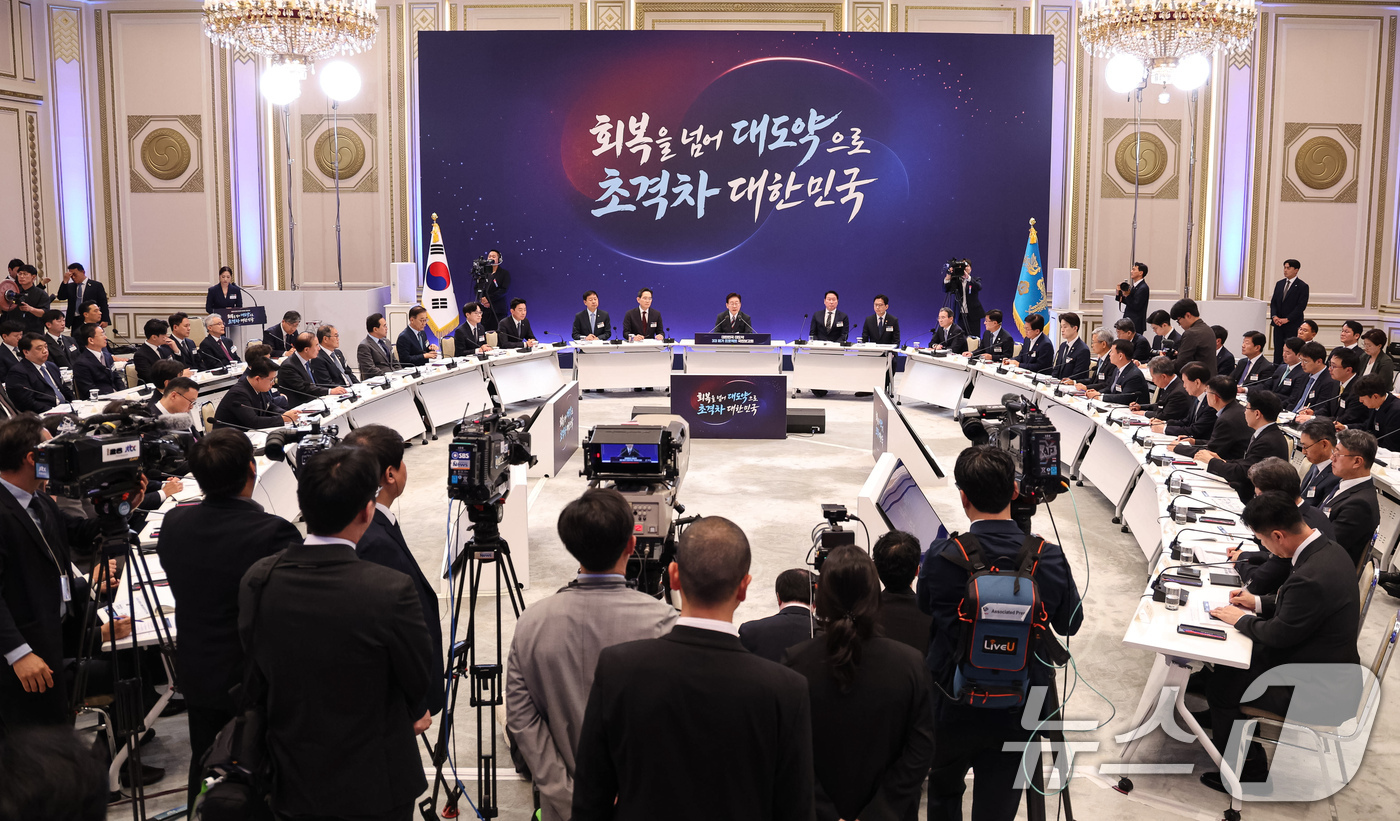(서울=뉴스1) 허경 기자 = 이재명 대통령이 29일 청와대 영빈관에서 열린 대한민국 대도약 3대 메가프로젝트 국민보고회에서 발언하고 있다. 2026.6.29/뉴스1