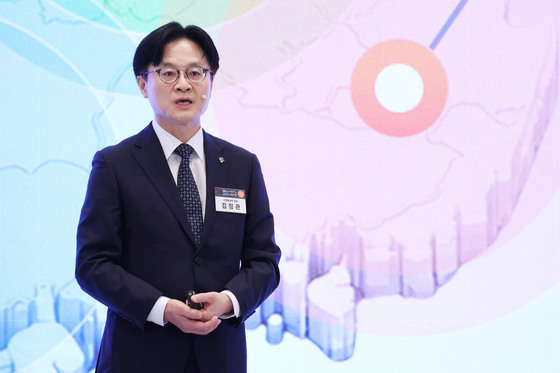 산업장관 "800조 들여 서남권에 반도체 생산거점 구축…충청권에 81조 투자"(종합)