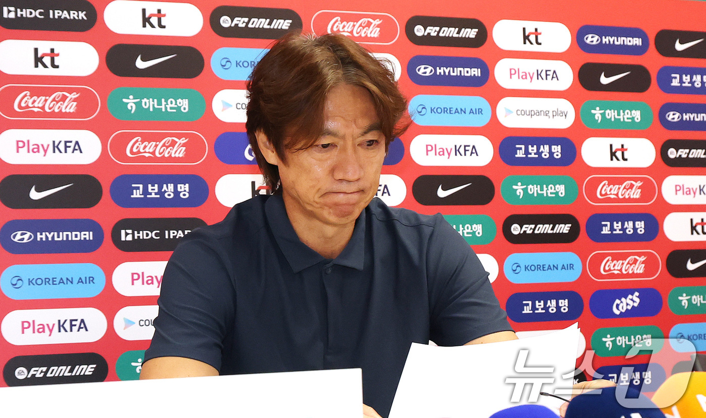 (과달라하라(멕시코)=뉴스1) 박지혜 기자 = 한국 축구 국가대표팀 홍명보 감독이 28일(현지시간) 멕시코 과달라하라 인근 사포판 치바스 바예 베르데 훈련장에 마련된 베이스캠프에서 …
