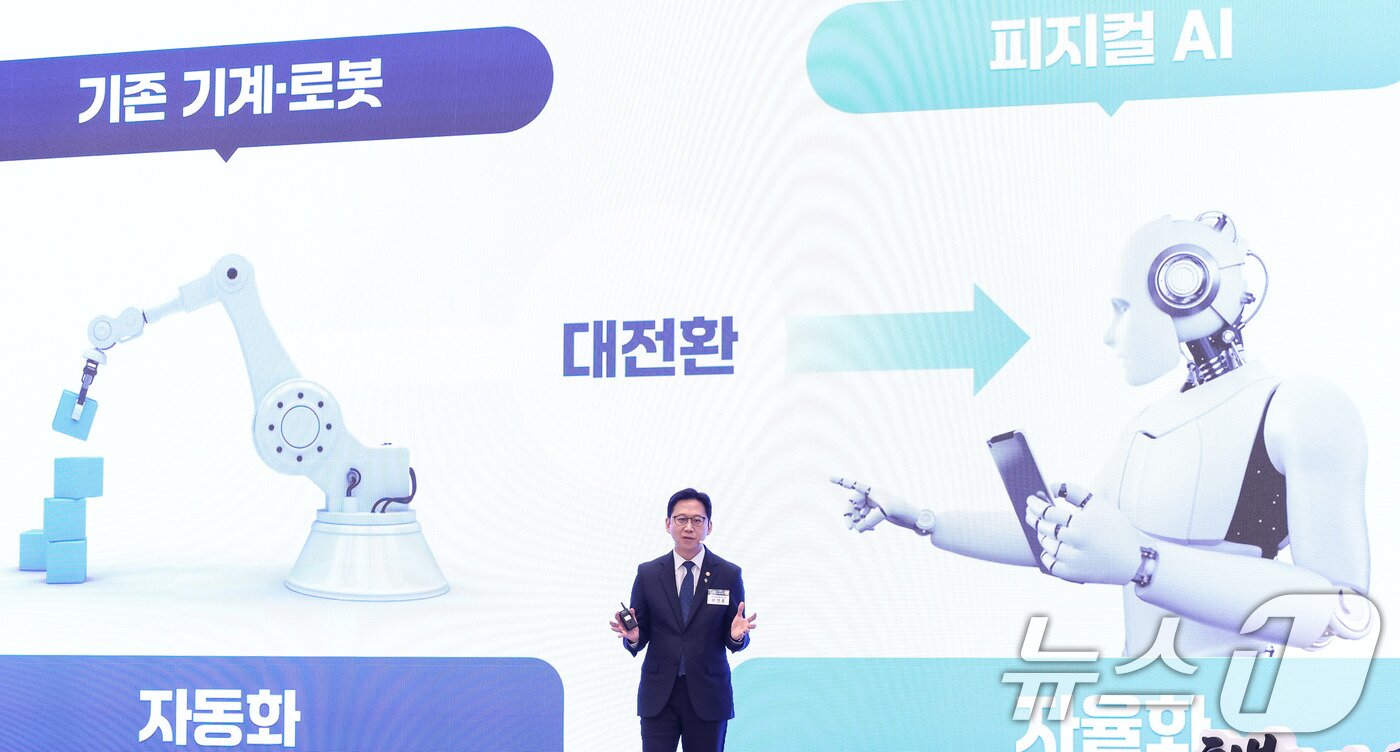 본문 이미지 - 배경훈 부총리 겸 과학기술정보통신부 장관이 29일 청와대 영빈관에서 열린 대한민국 대도약 3대 메가프로젝트 국민보고회에서 피지컬 AI와 데이터센터 관련 발표를 하고 있다. 2026.6.29 ⓒ 뉴스1 허경 기자