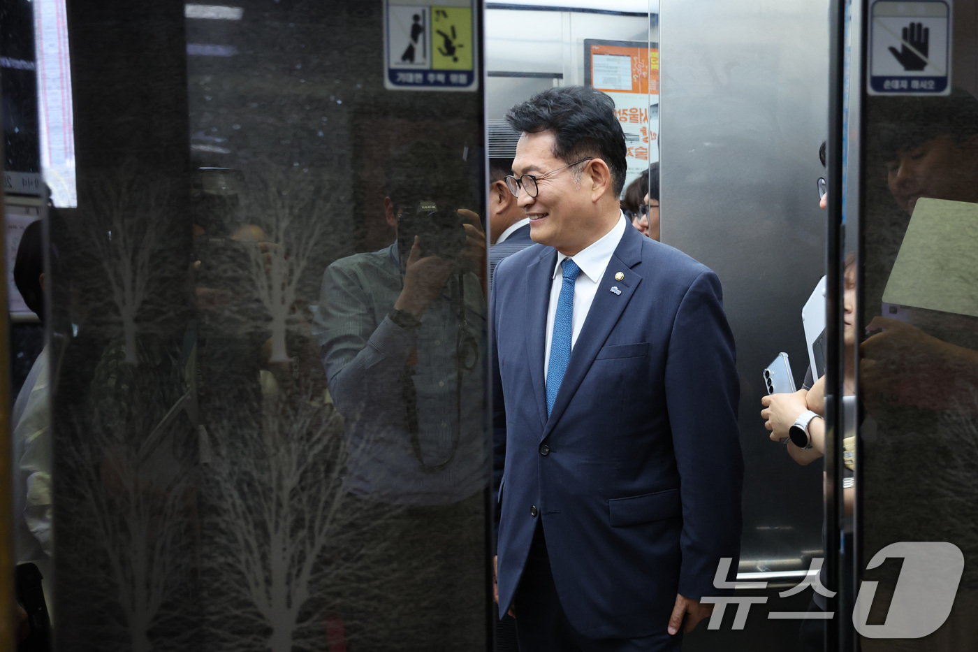 (서울=뉴스1) 신웅수 기자 = 송영길 더불어민주당 의원이 29일 서울 여의도 국회에서 열린 의원총회에 참석하고 있다. 2026.6.29/뉴스1