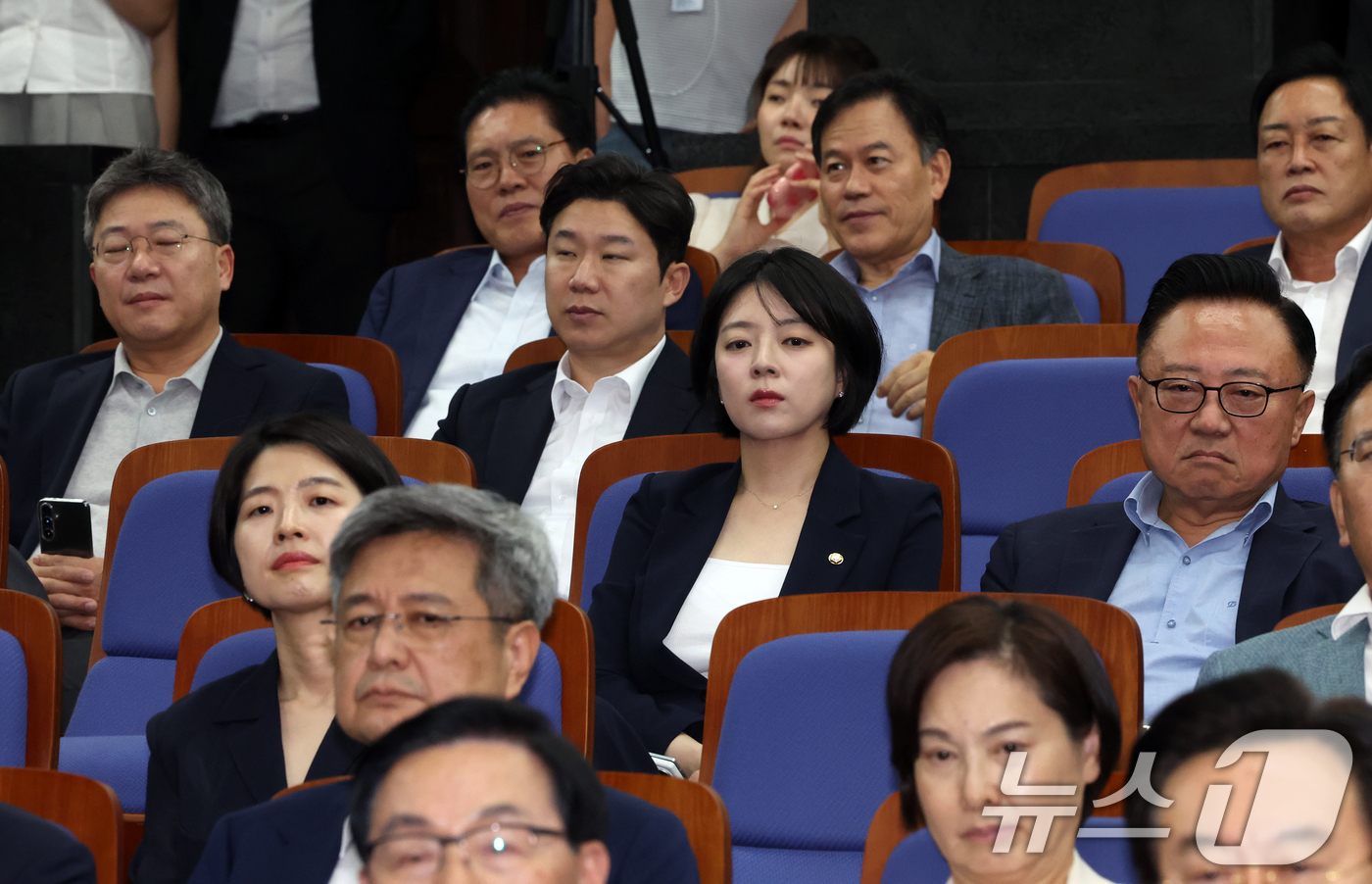 (서울=뉴스1) 황기선 기자 = 배현진 국민의힘 의원이 29일 오후 서울 여의도 국회에서 열린 의원총회에 자리하고 있다. 2026.6.29/뉴스1