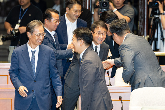 의원총회 참석하는 한병도