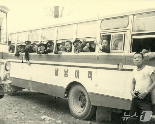 본문 이미지 - 1970년대 삼남여객 버스 사진.(전주시 제공, 재판매 및 DB 금지)/뉴스1