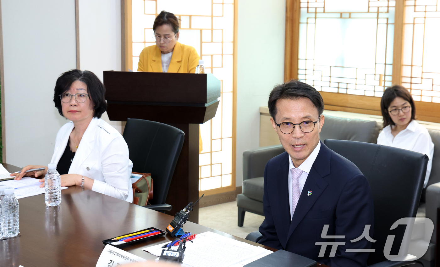 (서울=뉴스1) 김명섭 기자 = 김진오 저출산고령사회위원회 부위원장이 29일 오후 서울 종로구 세종대로 정부서울청사에서 열린 가족(청년) 관계. 소통 역량 지원방안 관계부처 회의에 …