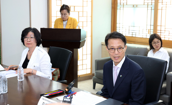 가족 관계, 소통 역량 지원방안 관계부처 회의 발언하는 김진오 부위원장