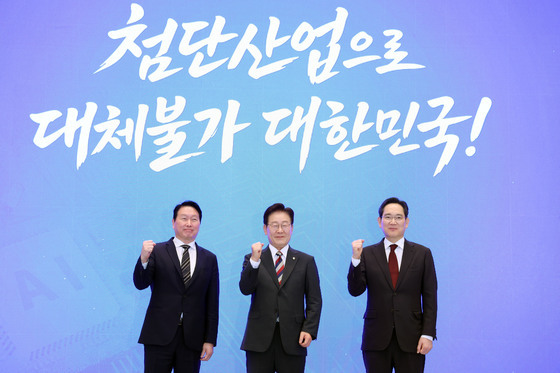 '메가투자' 지휘관 된 李대통령, 호남 반도체 논란 정면돌파…"직접 책임"