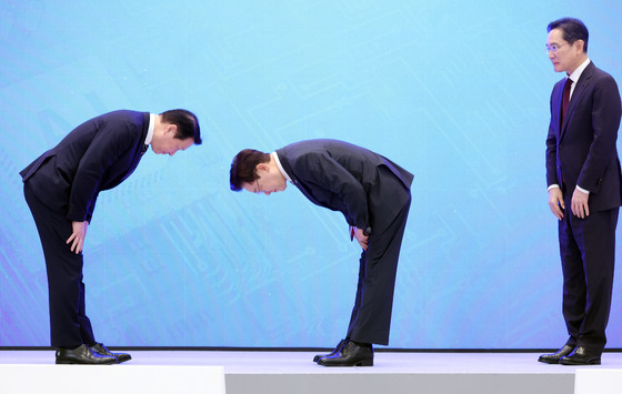 인사하는 이재명 대통령·최태원 회장