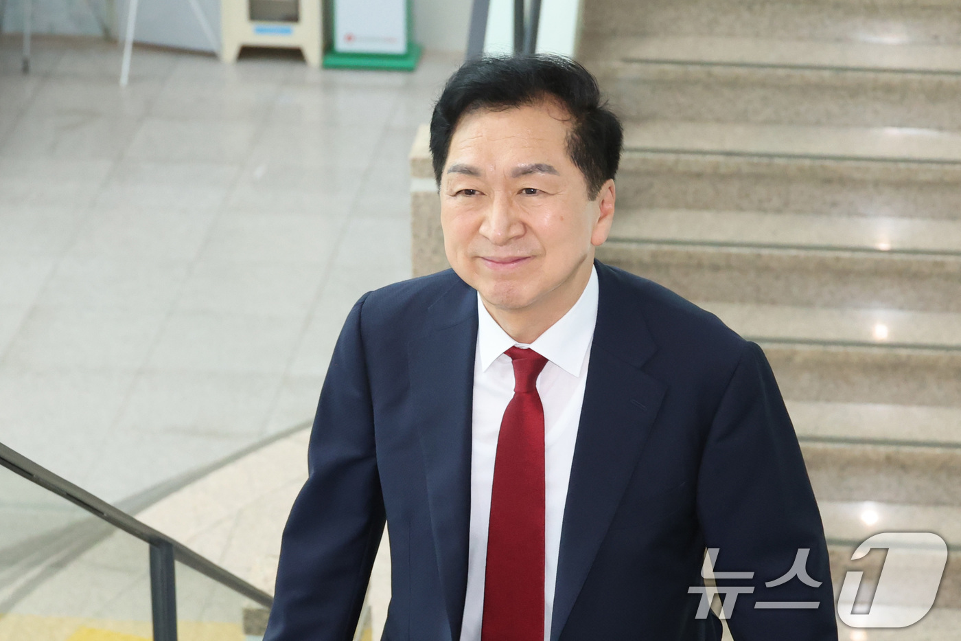 (서울=뉴스1) 신웅수 기자 = 김기현 국민의힘 의원이 29일 서울 여의도 국회박물관에서 열린 김덕룡 김영삼민주센터 이사장 회고록 출판기념회에 참석하고 있다.2차 종합특검팀은 윤석 …