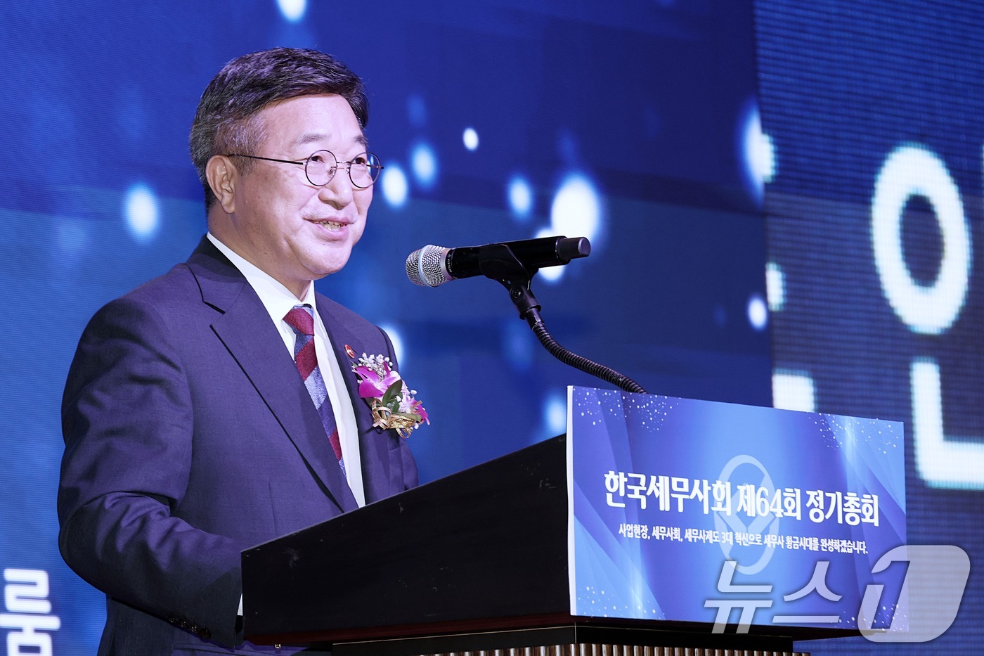 (서울=뉴스1) = 윤호중 행정안전부 장관이 29일 오후 서울 강남구 그랜드 인터컨티네탈 호텔에서 열린 한국세무사회 제64회 정기총회에서 축사하고 있다. (행정안전부 제공. 재판매 …