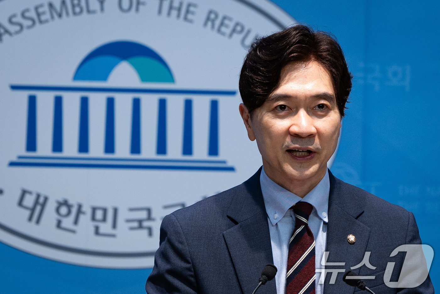 (서울=뉴스1) 유승관 기자 = 박성훈 국민의힘 수석대변인이 29일 서울 여의도 국회 소통관에서 현안 관련 논평을 하고 있다. 2026.6.29/뉴스1