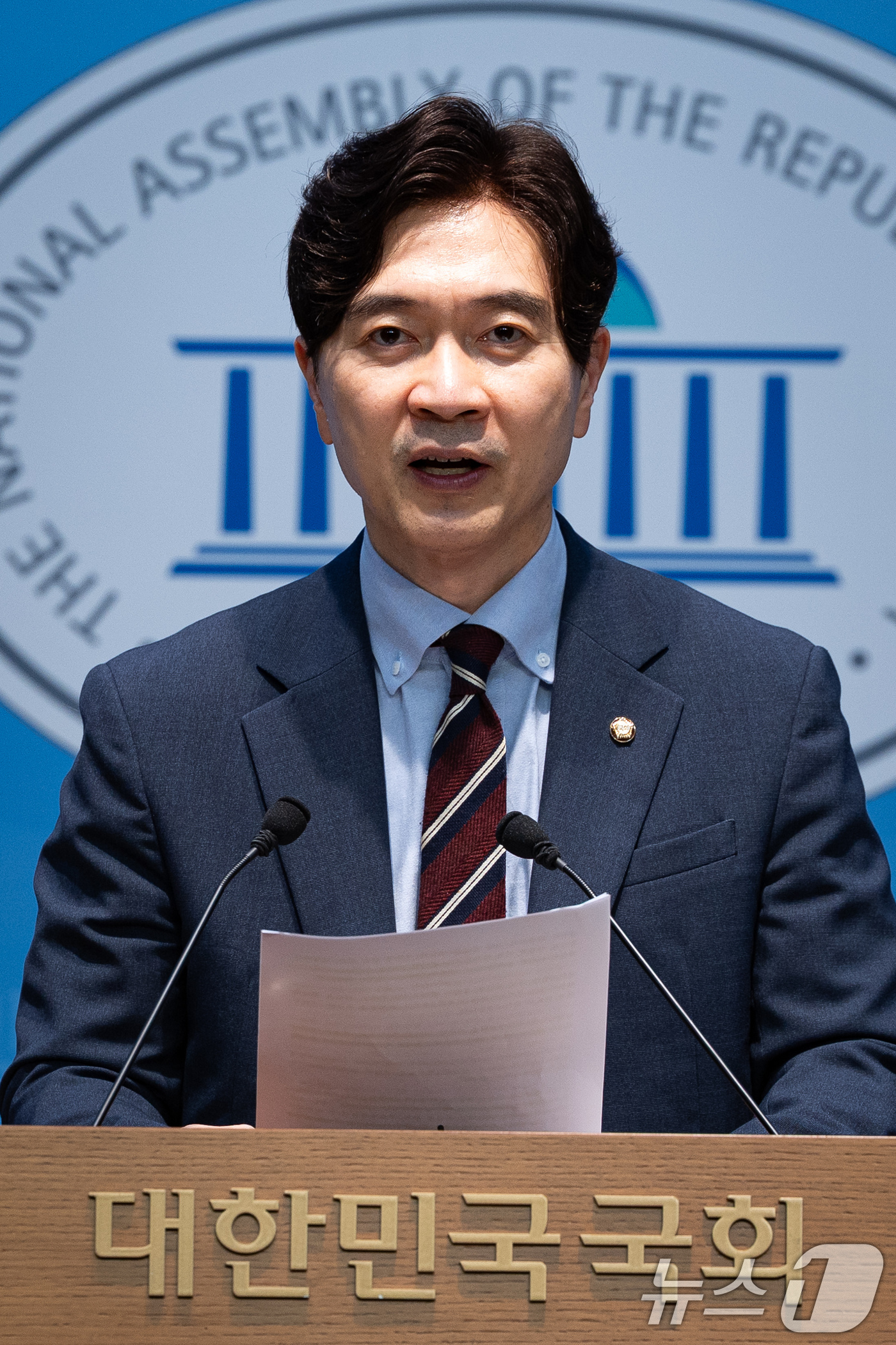 (서울=뉴스1) 유승관 기자 = 박성훈 국민의힘 수석대변인이 29일 서울 여의도 국회 소통관에서 현안 관련 논평을 하고 있다. 2026.6.29/뉴스1