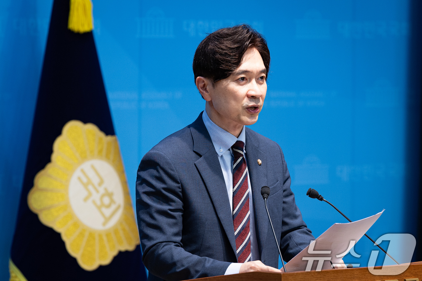 (서울=뉴스1) 유승관 기자 = 박성훈 국민의힘 수석대변인이 29일 서울 여의도 국회 소통관에서 현안 관련 논평을 하고 있다. 2026.6.29/뉴스1
