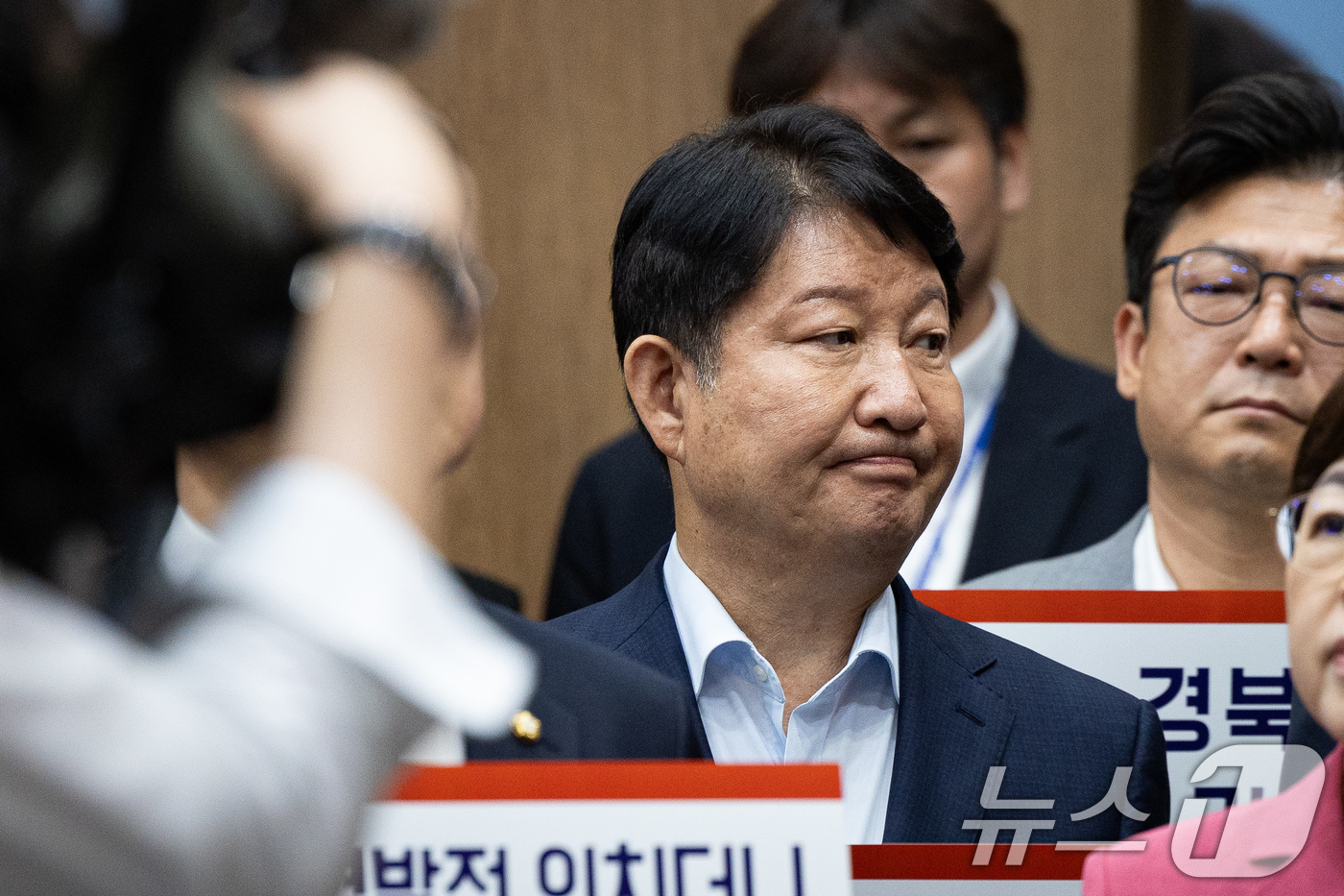 (서울=뉴스1) 유승관 기자 = 권영진 국민의힘 의원이 29일 서울 여의도 국회 소통관에서 열린 광주·전남권 제2국가 반도체 클러스터 조성 계획 관련 기자회견에 참석하고 있다.2차 …