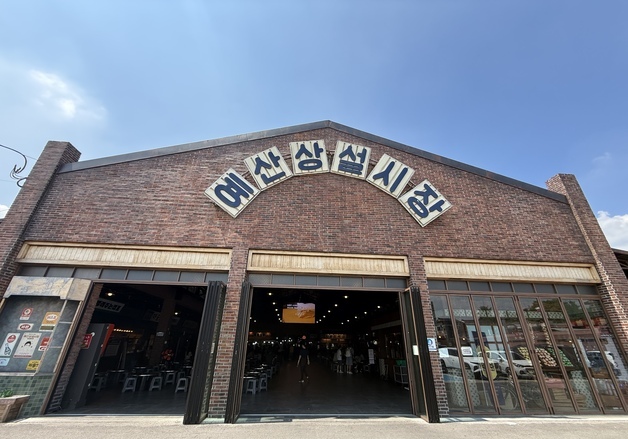 [기자의눈] 예산시장 잃어버린 1년…다시 뛰는 백종원