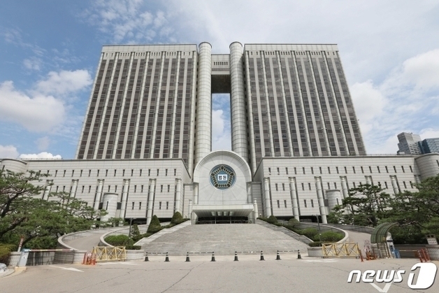 M&A 일부 무산에도 33억 보수 챙긴 변호사…법원 "27억 돌려줘야"