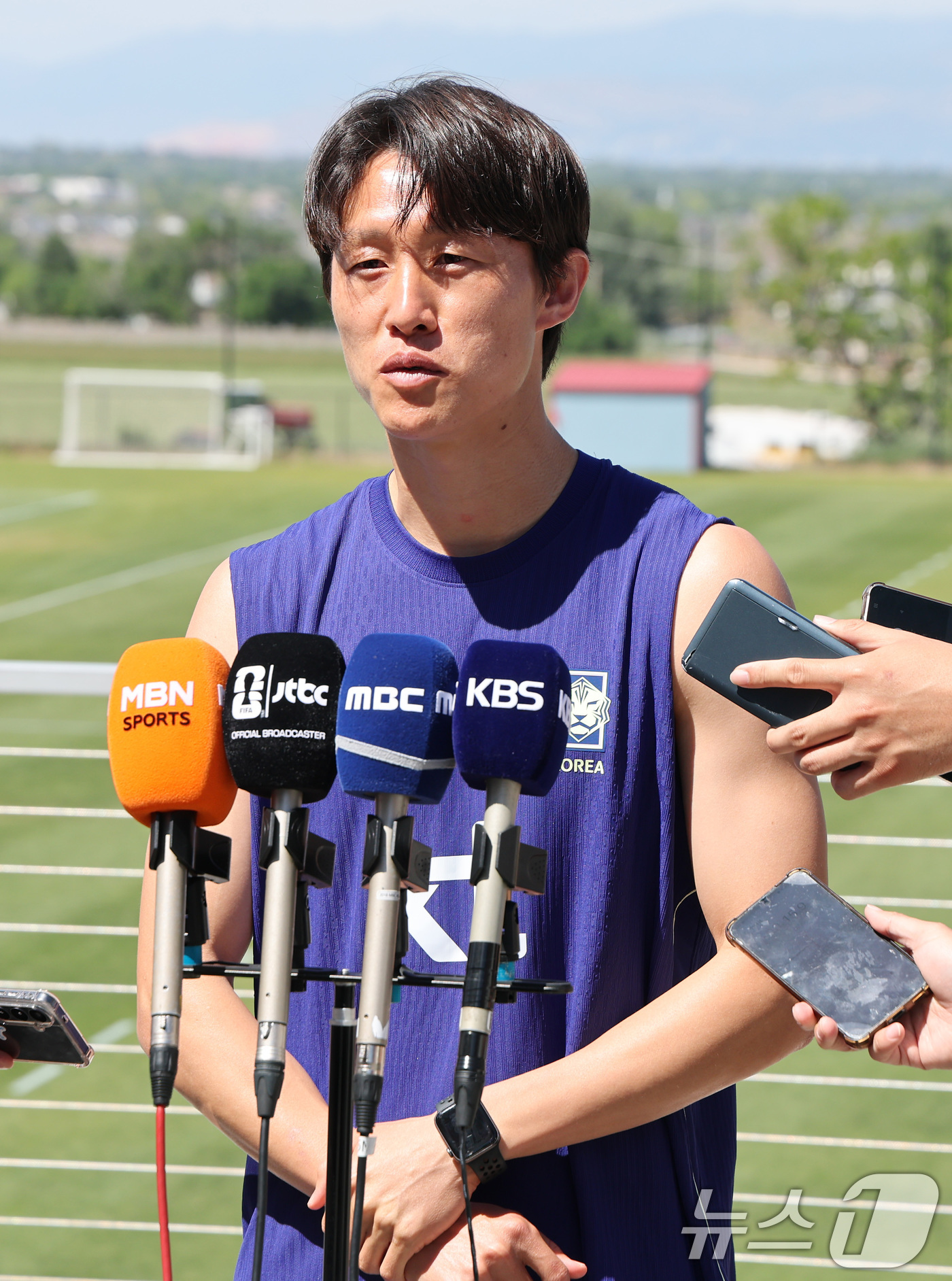 (헤리먼(유타주)=뉴스1) 임세영 기자 = 대한민국 축구대표팀 이재성이 2일(현지시간) 미국 유타주 헤리먼에 위치한 자이언스뱅크 트레이닝센터에서 훈련에 앞서 인터뷰를 하고 있다. …