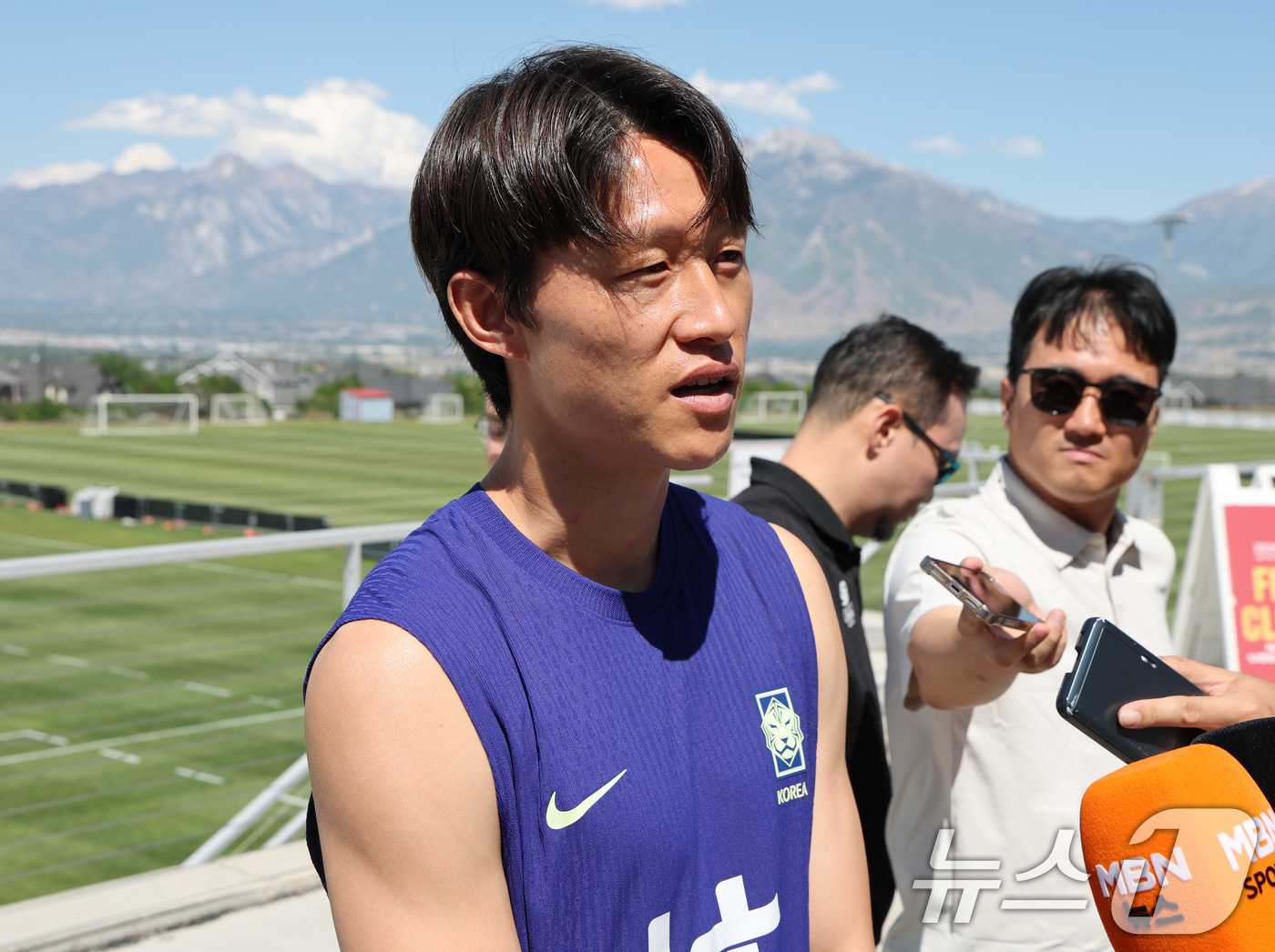 (헤리먼(유타주)=뉴스1) 임세영 기자 = 대한민국 축구대표팀 이재성이 2일(현지시간) 미국 유타주 헤리먼에 위치한 자이언스뱅크 트레이닝센터에서 훈련에 앞서 인터뷰를 하고 있다. …