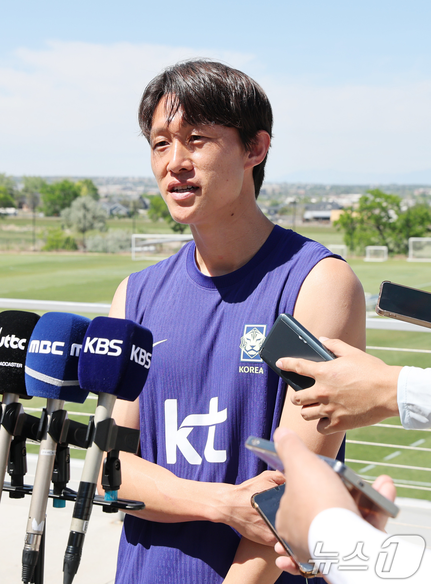 (헤리먼(유타주)=뉴스1) 임세영 기자 = 대한민국 축구대표팀 이재성이 2일(현지시간) 미국 유타주 헤리먼에 위치한 자이언스뱅크 트레이닝센터에서 훈련에 앞서 인터뷰를 하고 있다. …