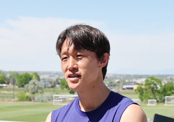 인터뷰하는 이재성