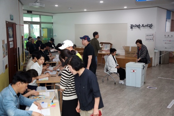북적이는 제주 투표소