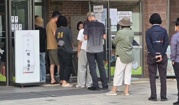 "더 나은 나라 만드는 계기 되길"…대전·충남 투표 행렬 이어져