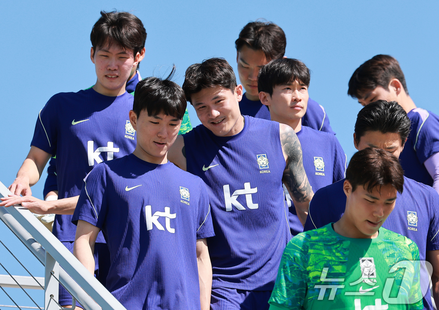 (헤리먼(유타주)=뉴스1) 임세영 기자 = 대한민국 축구대표팀 김민재, 황인범 등 선수들이 2일(현지시간) 미국 유타주 헤리먼에 위치한 자이언스뱅크 트레이닝센터에서 훈련에 나서고 …