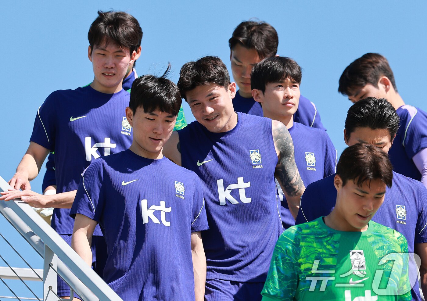 본문 이미지 - 대한민국 축구대표팀 김민재, 황인범 등 선수들이 2일(현지시간) 미국 유타주 헤리먼에 위치한 자이언스뱅크 트레이닝센터에서 훈련에 나서고 있다. 2026.6.3 ⓒ 뉴스1 임세영 기자