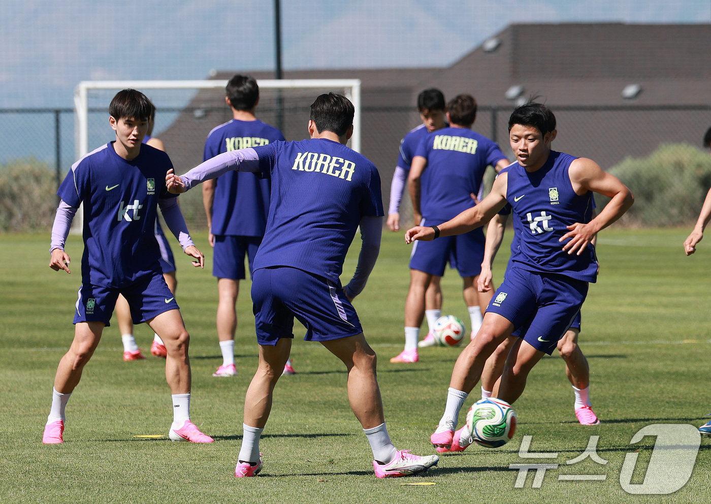 (헤리먼(유타주)=뉴스1) 임세영 기자 = 대한민국 축구대표팀 선수들이 2일(현지시간) 미국 유타주 헤리먼에 위치한 자이언스뱅크 트레이닝센터에서 훈련을 하고 있다. 2026.6.3 …
