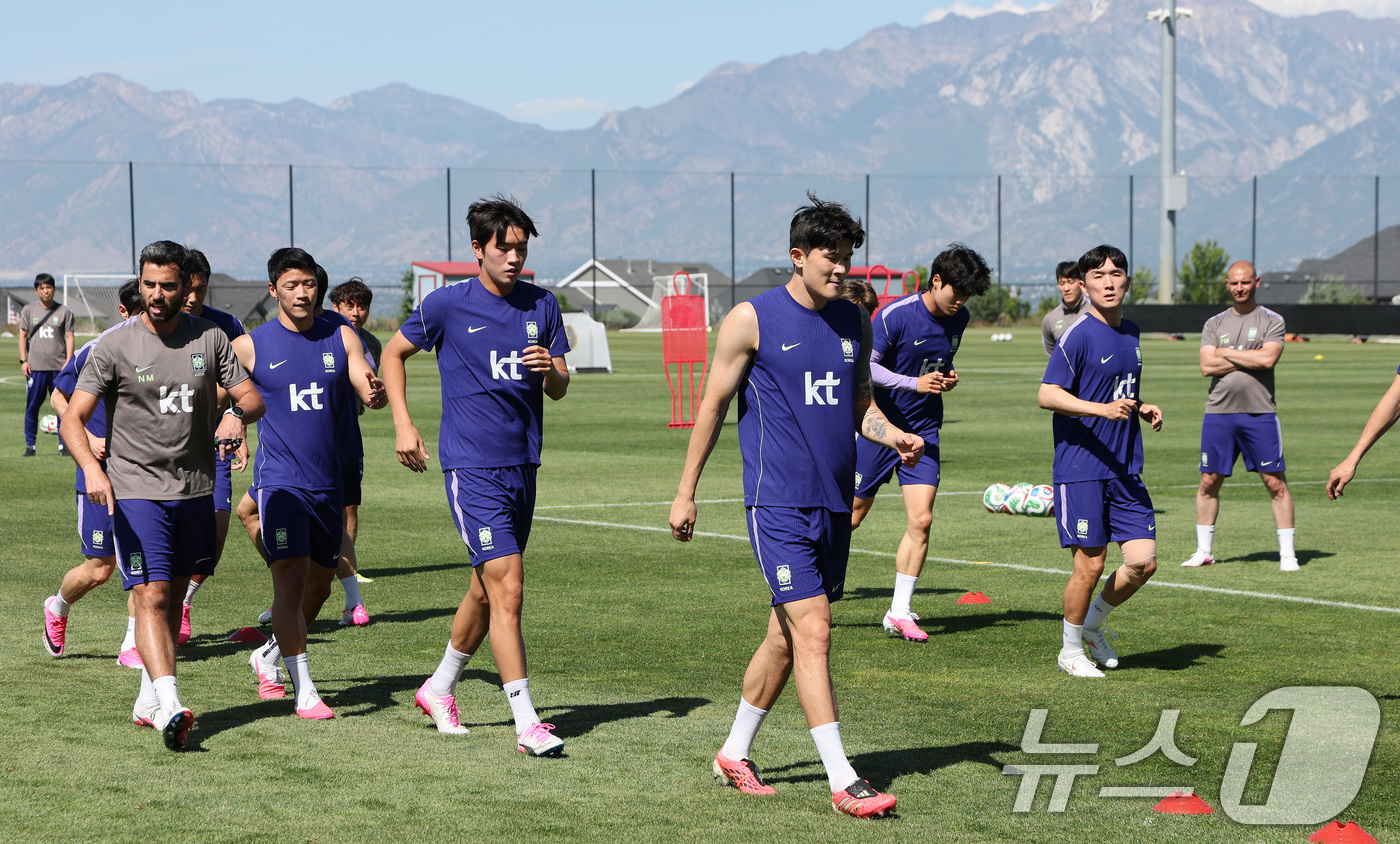 (헤리먼(유타주)=뉴스1) 임세영 기자 = 대한민국 축구대표팀 선수들이 2일(현지시간) 미국 유타주 헤리먼에 위치한 자이언스뱅크 트레이닝센터에서 훈련을 하고 있다. 2026.6.3 …