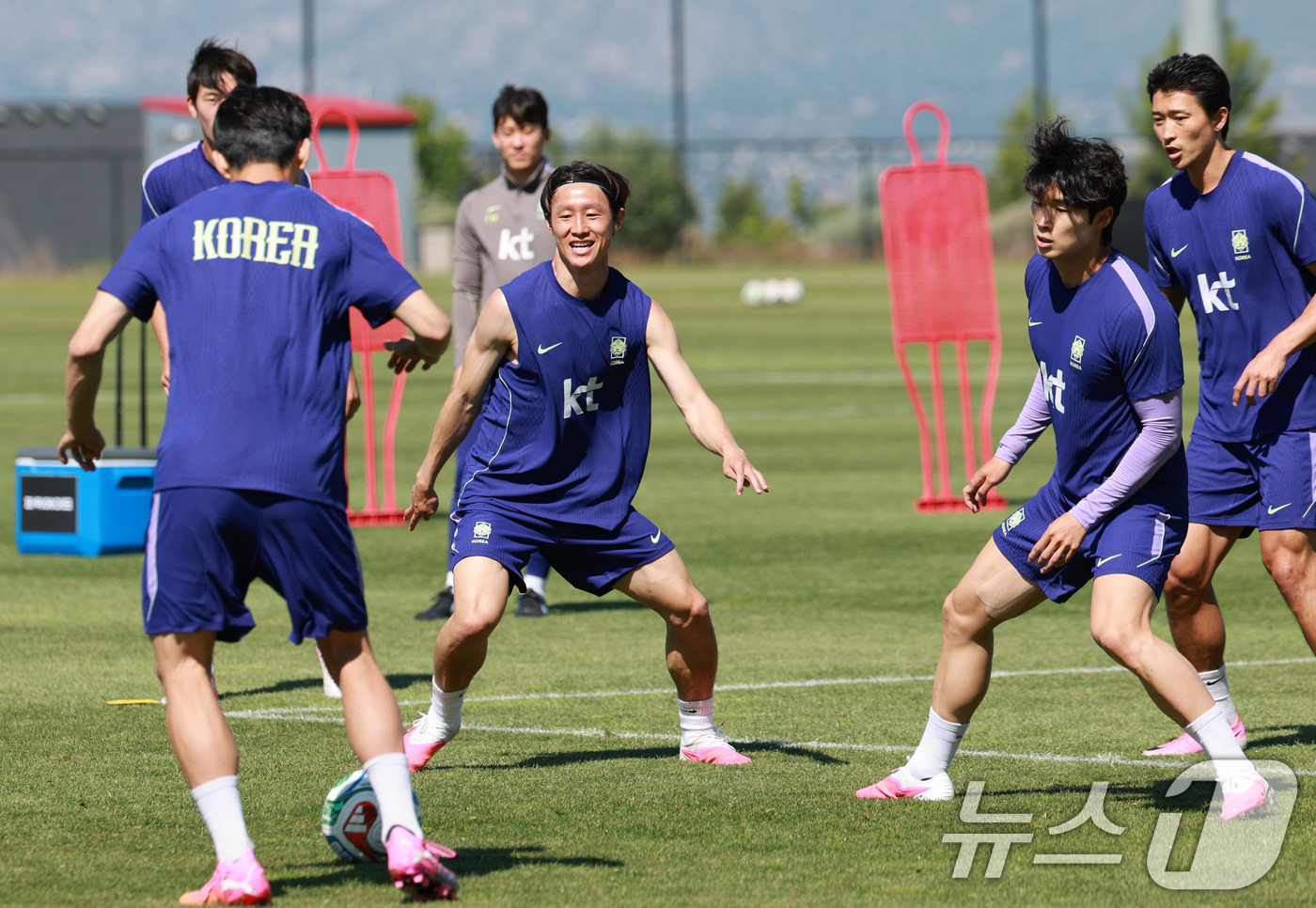(헤리먼(유타주)=뉴스1) 임세영 기자 = 대한민국 축구대표팀 선수들이 2일(현지시간) 미국 유타주 헤리먼에 위치한 자이언스뱅크 트레이닝센터에서 훈련을 하고 있다. 2026.6.3 …