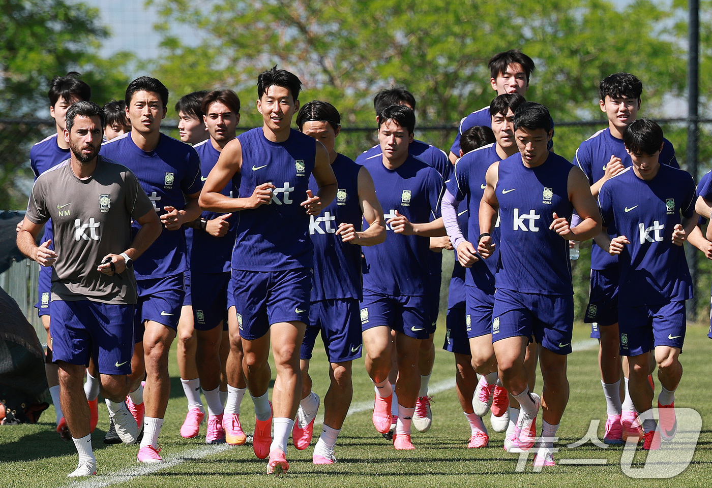 (헤리먼(유타주)=뉴스1) 임세영 기자 = 대한민국 축구대표팀 손흥민, 조규성 등 선수들이 2일(현지시간) 미국 유타주 헤리먼에 위치한 자이언스뱅크 트레이닝센터에서 훈련을 하고 있 …