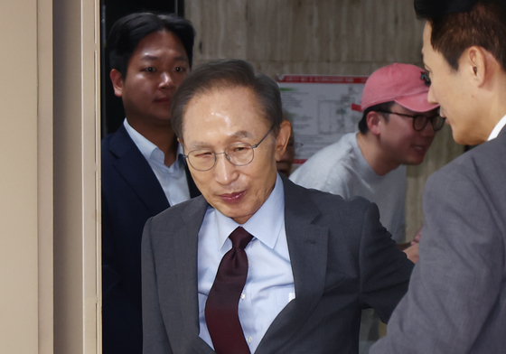 전국동시지방선거 투표소 찾은 이명박 전 대통령
